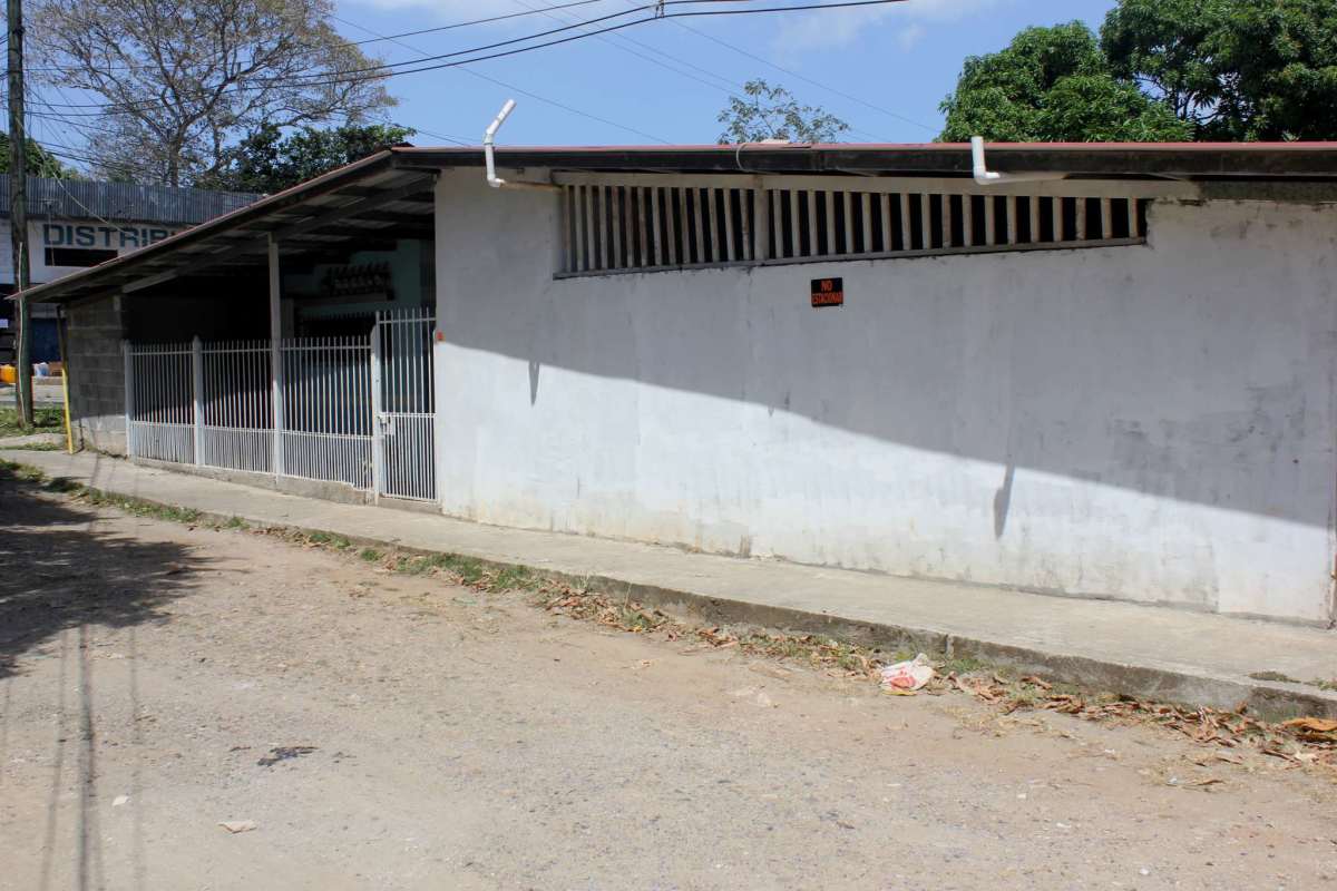 Ten rental apartments on commercial lot Alcalde Díaz Panama for sale