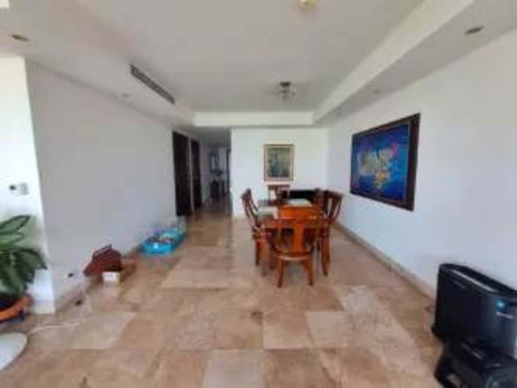 Dining area with panoramic floor-to-ceiling windows Costa del Este apartment