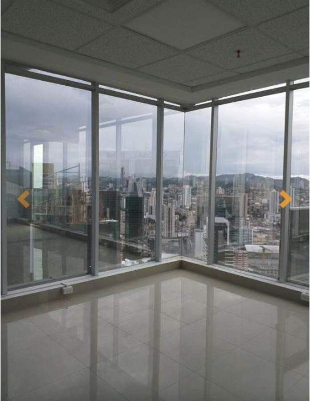 Corner office featuring floor-to-ceiling glass and city skyline in F&F Tower Panama
