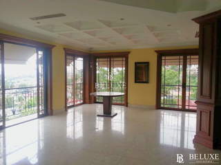 House for Sale in Los Angeles - 3 bedrooms