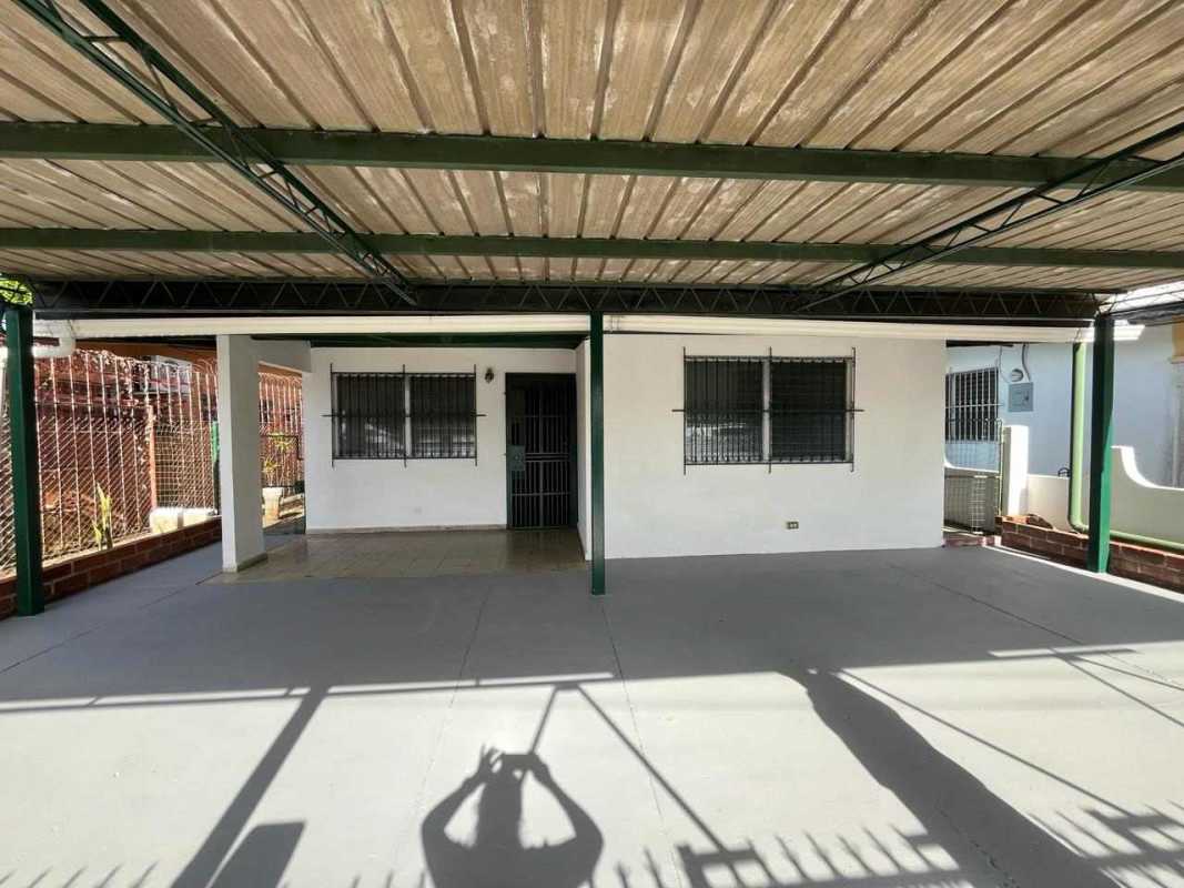 Covered parking carport with security bars and fenced yard Panama City house for sale