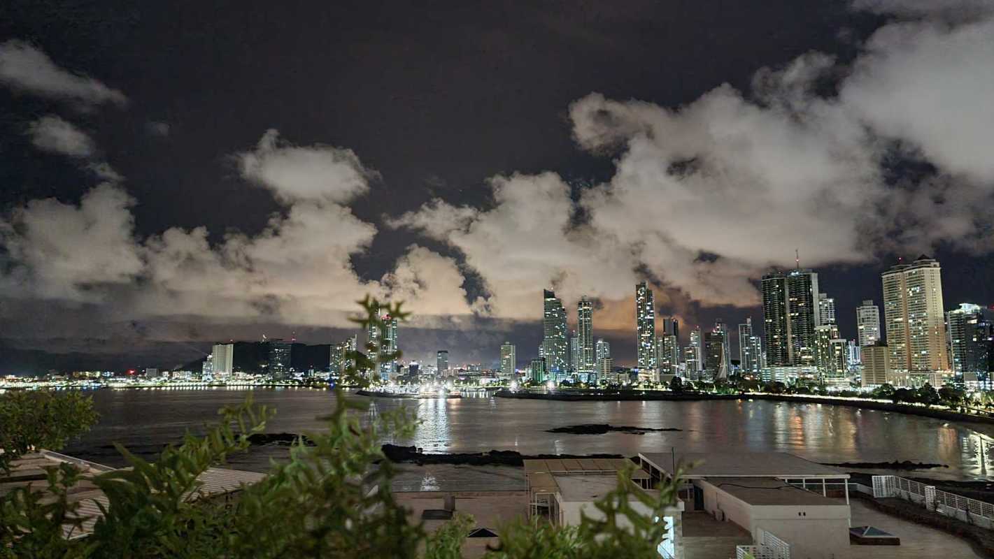 Spacious master bedroom with ocean views walk-in closet in PH Pacific Star Panama