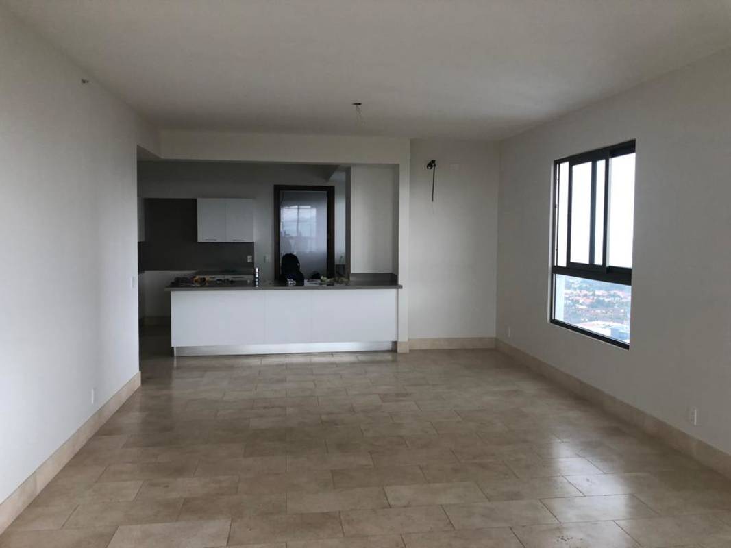 Master bedroom with ensuite bathroom, built-in closet and golf course view in PH Green View Santa María Panama City