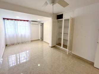 Bathroom with walk-in shower, marble tile and vanity in Residencial Howard house for rent Panama Pacifico