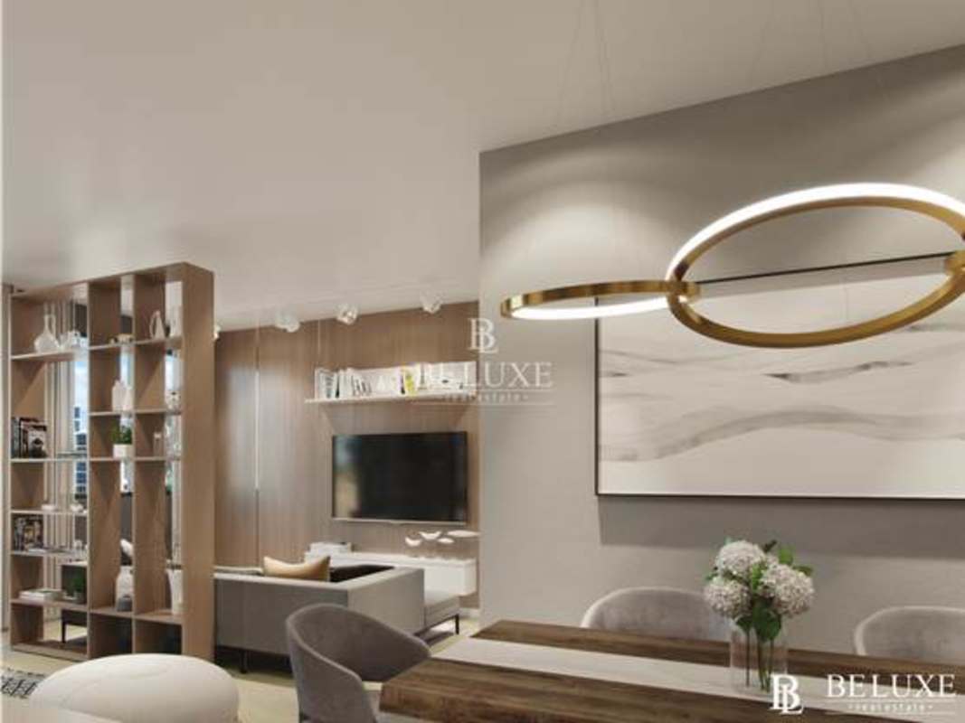 Spacious bedroom with built-in closet and skyline view PH Aura Panama