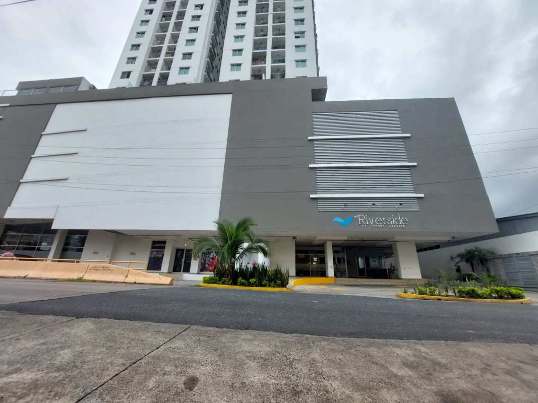 Private balcony overlooking Panama City skyline PH The Riverside apartment rental