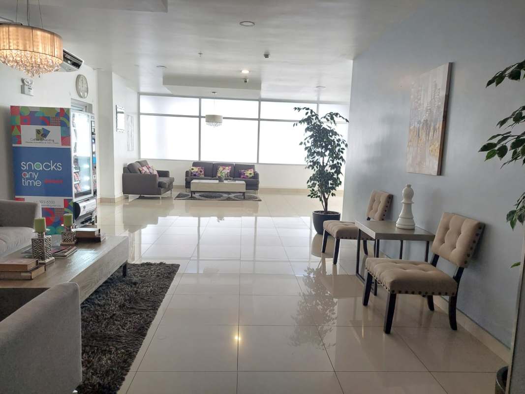 Modern rooftop swimming pool with panoramic city skyline PH The Riverside Parque Lefevre