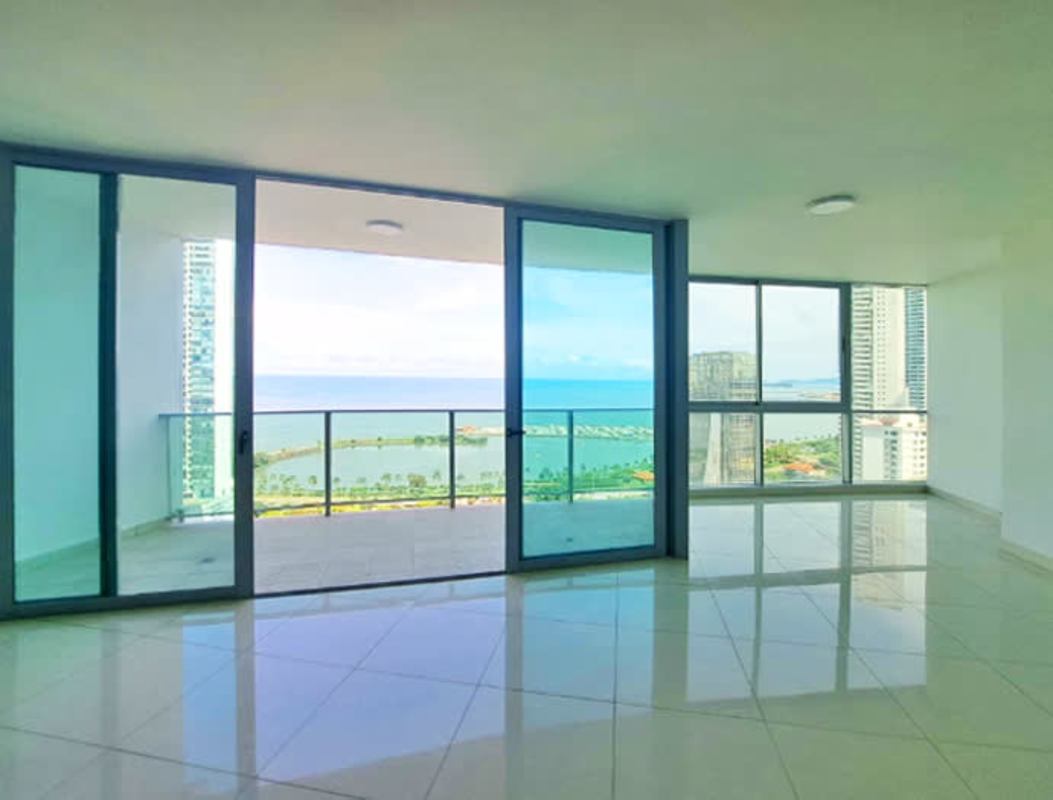 Living room with floor-to-ceiling windows ocean skyline views in PH Allure Panama