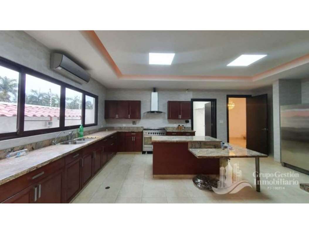 Luxury House with Private Pool Costa del Este in Panama City - View 4