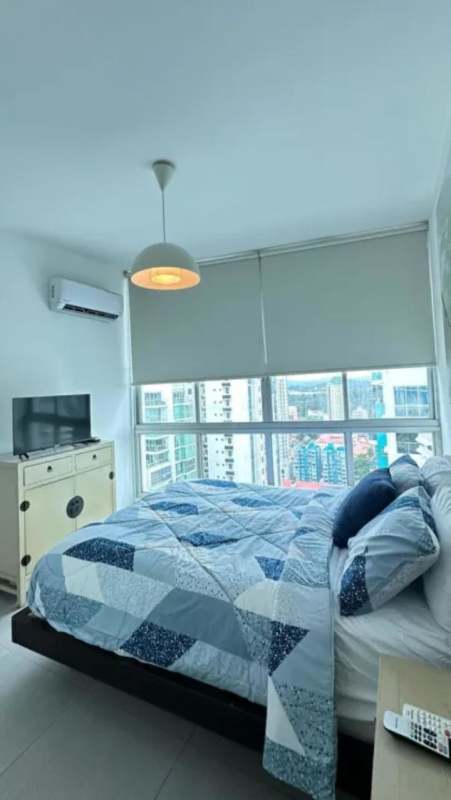Bright bedroom with floor-to-ceiling windows and bay views PH Marina Park Panama
