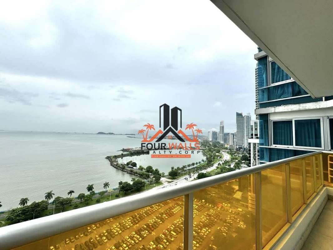 Kitchen with granite countertops and stainless steel appliances PH Villa del Mar Panama City