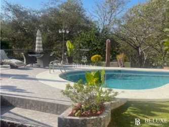 Swimming pool with ocean backdrop in beachfront estate El Higo Panama