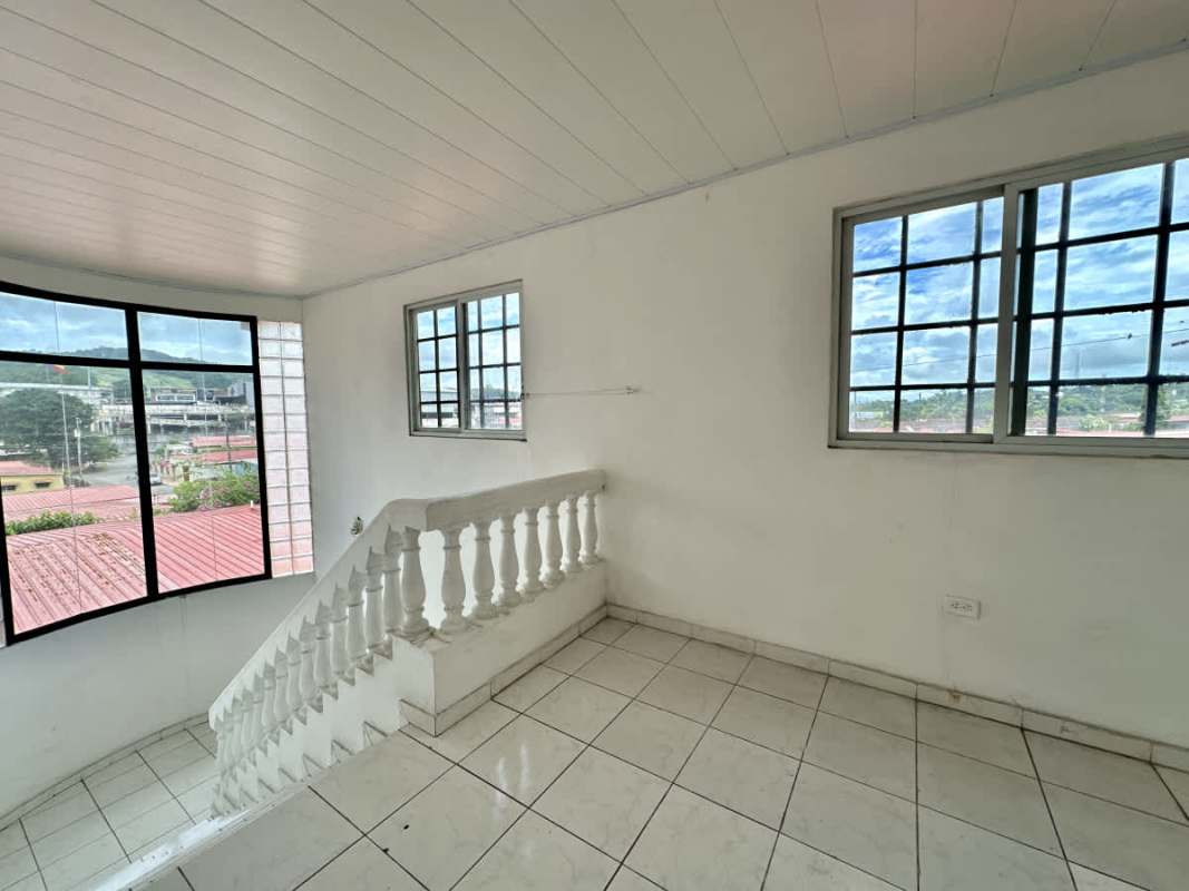 Large 7BR House for Sale Urbanización Montserrat Las Cumbres