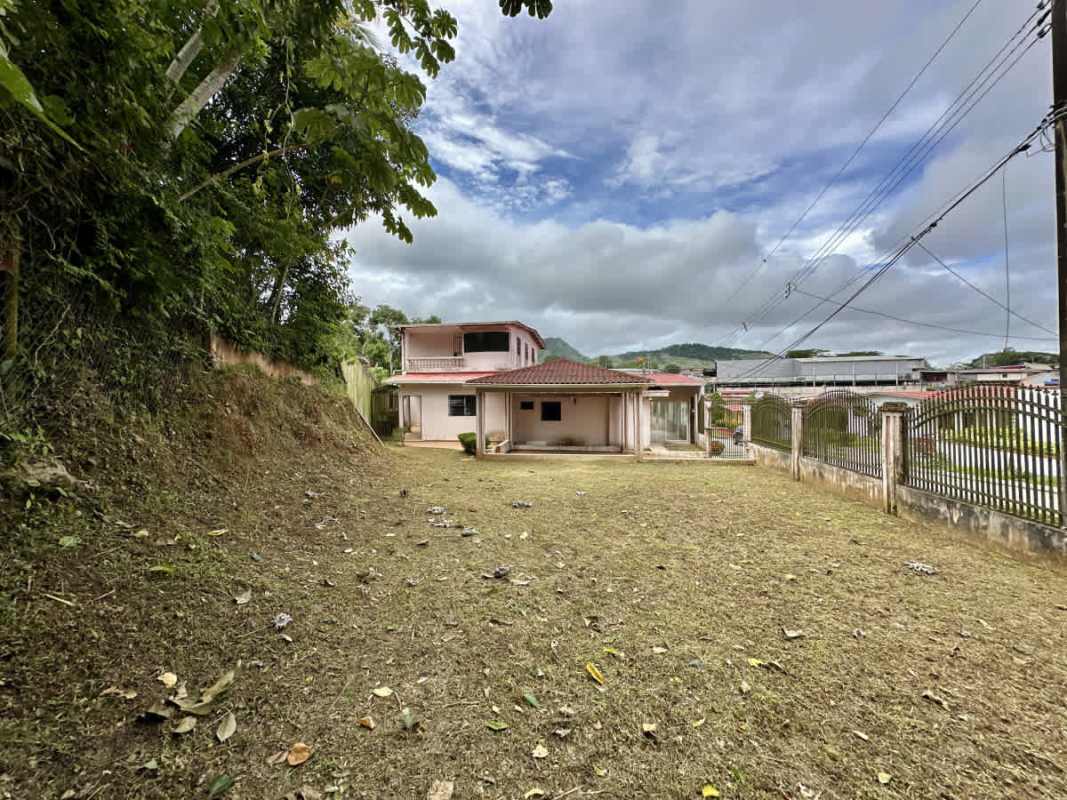 Basic kitchen with tile countertops and fruit patterned backsplash Urbanización Montserrat Las Cumbres Panama