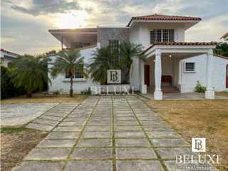 House / Villa for Sale in Chame - 4 bedrooms