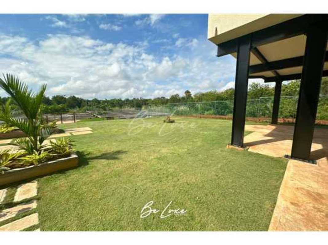 Contemporary kitchen with granite counters PH Foresta Green Valley Panama