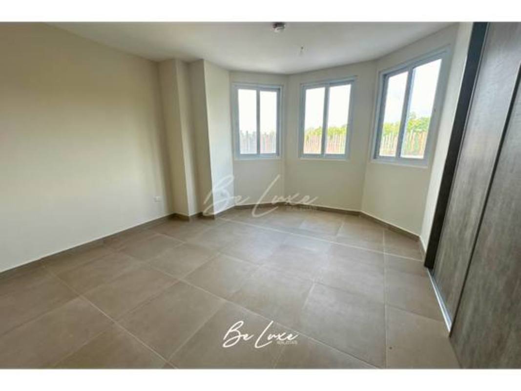 Modern bathroom with shower enclosure new condo Panama Norte