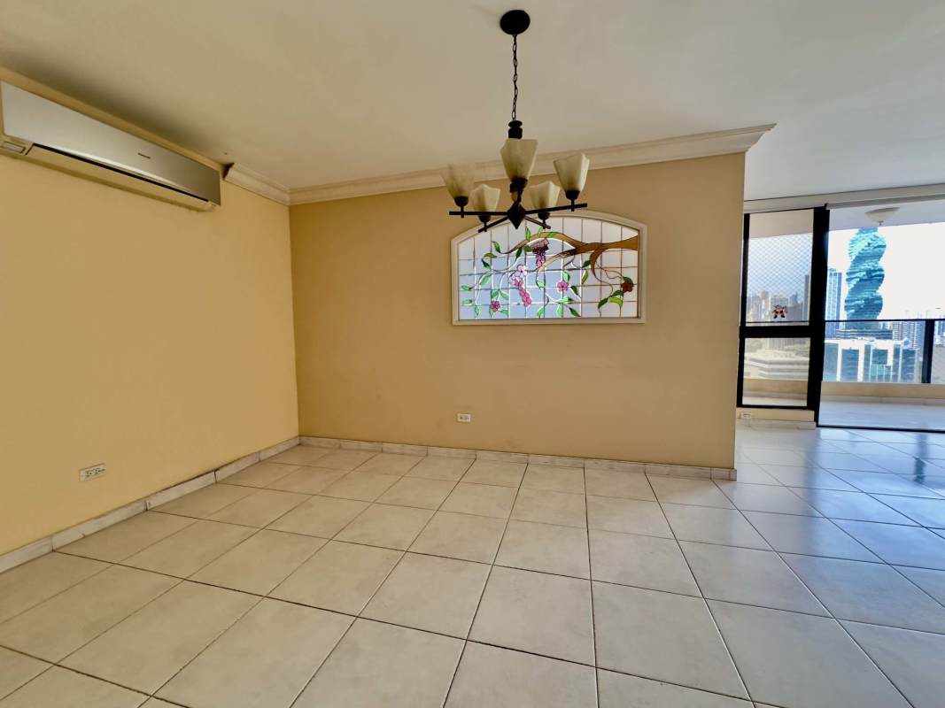 Traditional kitchen with breakfast corner and tiled walls at PH La Fontana Obarrio