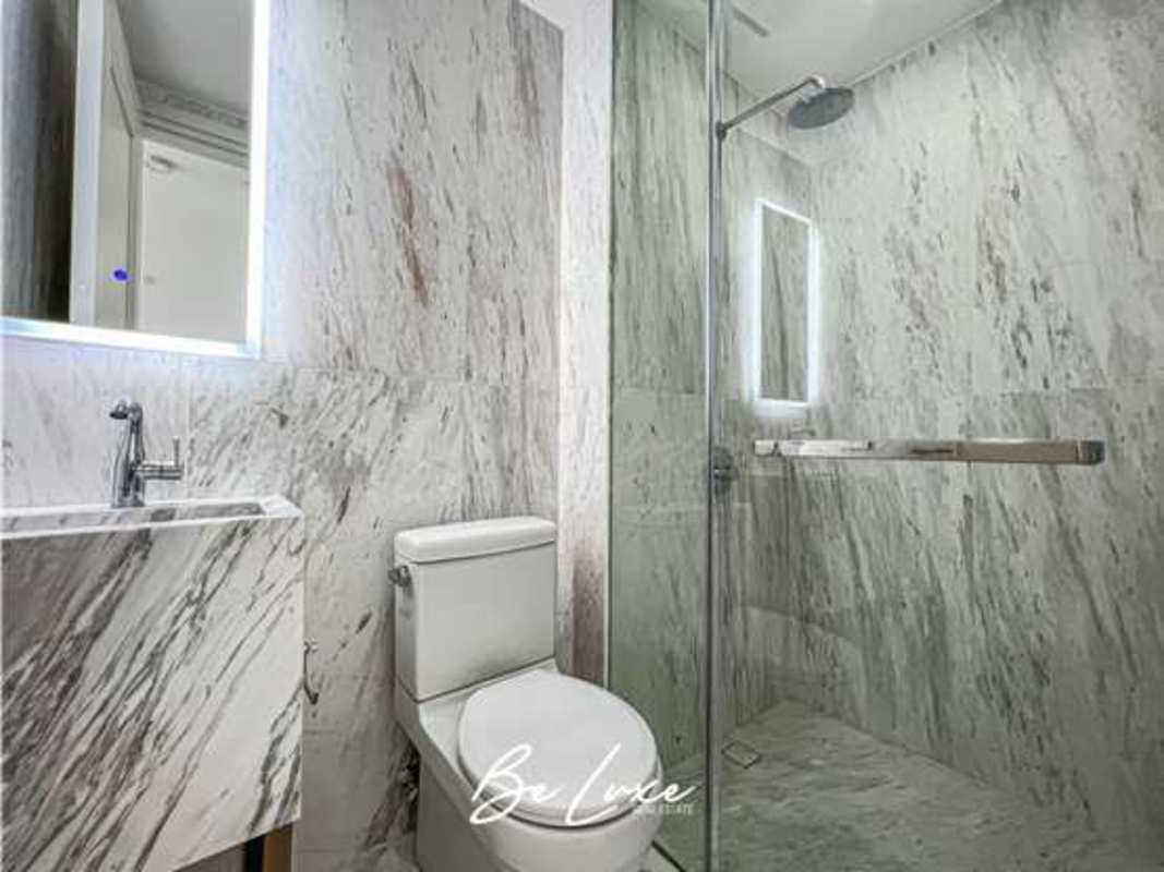 Modern marble bathroom with walk-in shower and LED mirror PH Wanders & Yoo Panama City