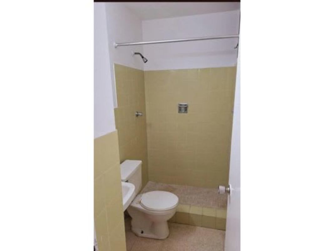 Minimalist small bathroom with walk-in shower PH Mirador, Marbella Panama City.