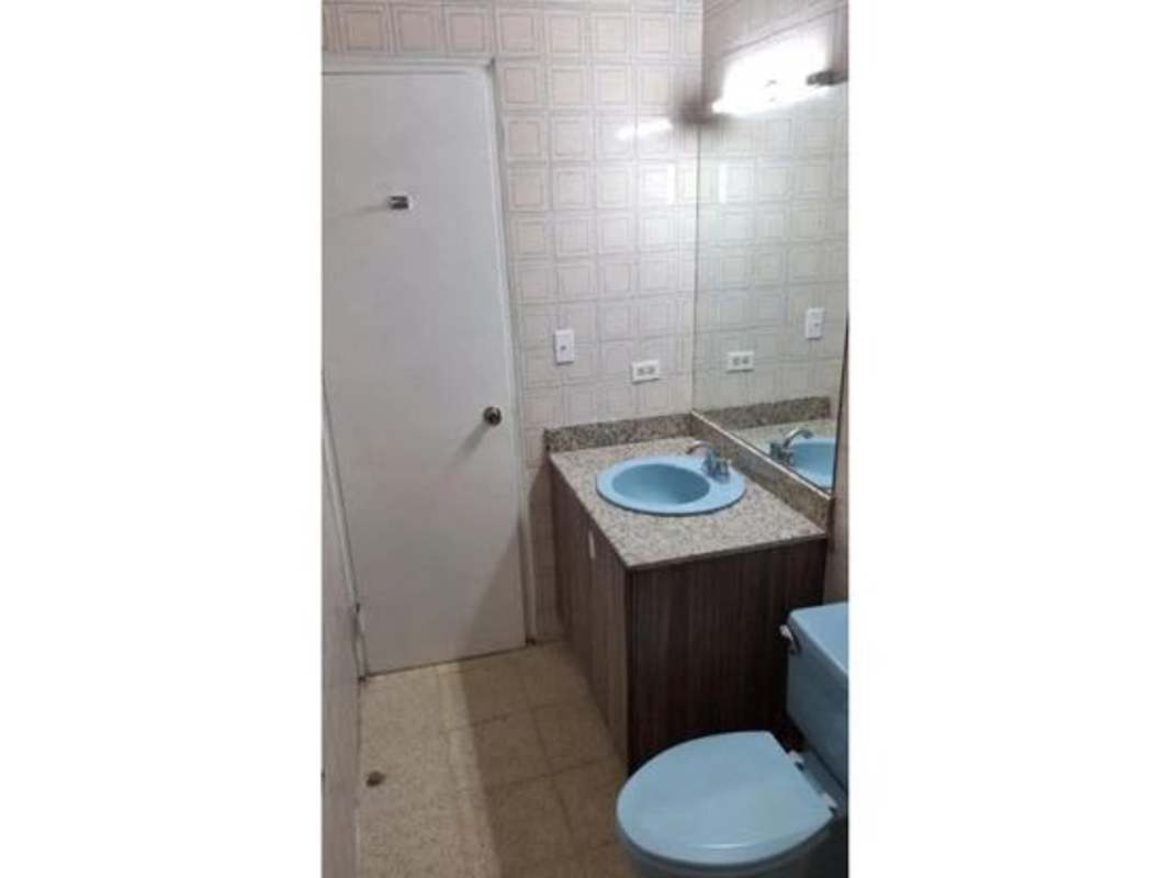 Bathroom with granite vanity, wall mirror and blue fixtures PH Mirador Marbella Panama City.