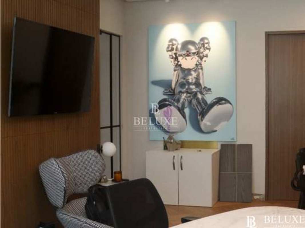 Enclosed private office workspace with skyline view in PH Santa María Business Park Panama