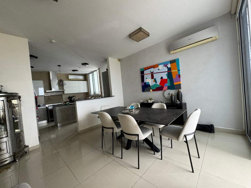 Kitchen with island, stainless steel appliances, modern cabinetry in PH Mandarin Bay San Francisco