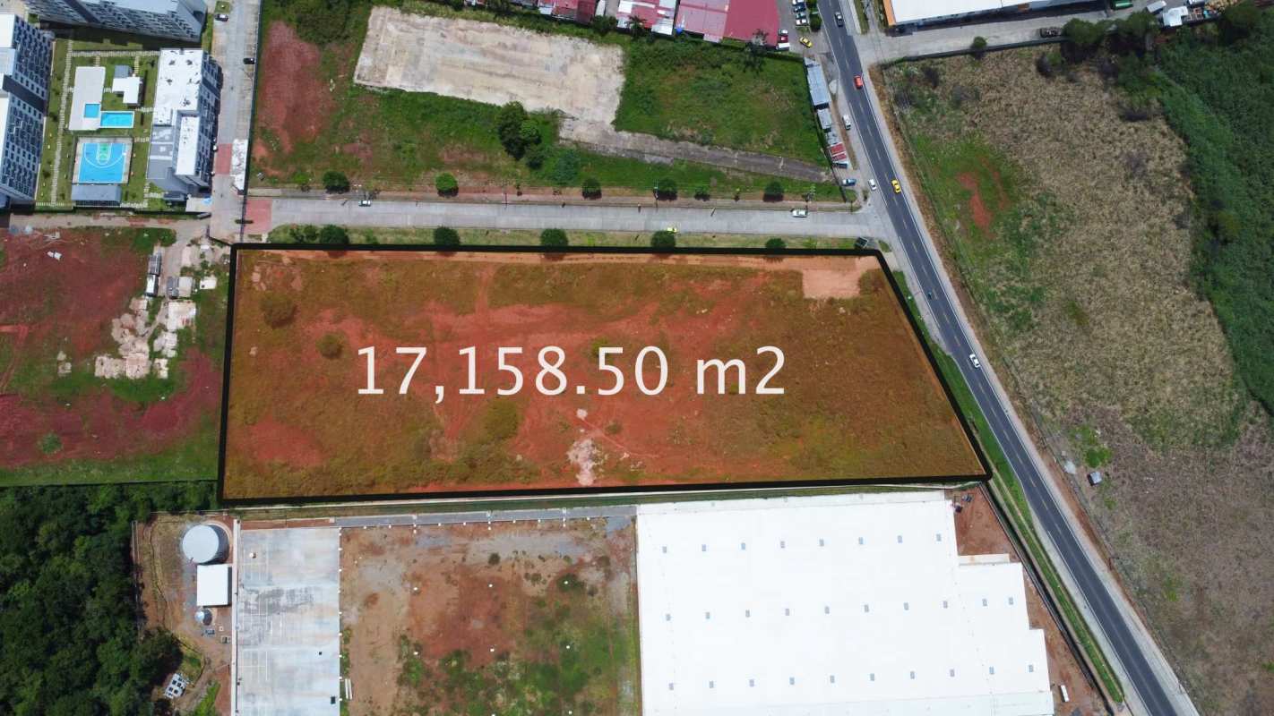 Large flat lot of 17158.5 sqm outlined for commercial or industrial project in Panama City