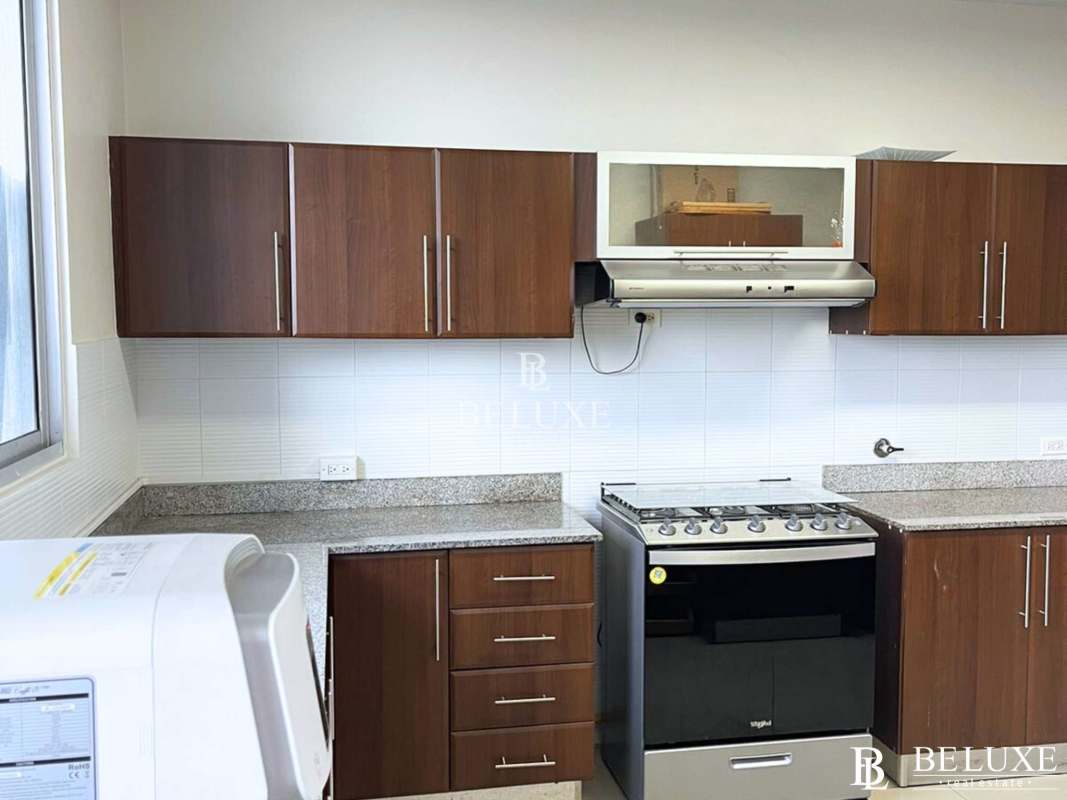 Infinity edge swimming pool with Pacific Ocean view PH Vision Tower Coco del Mar Panama City