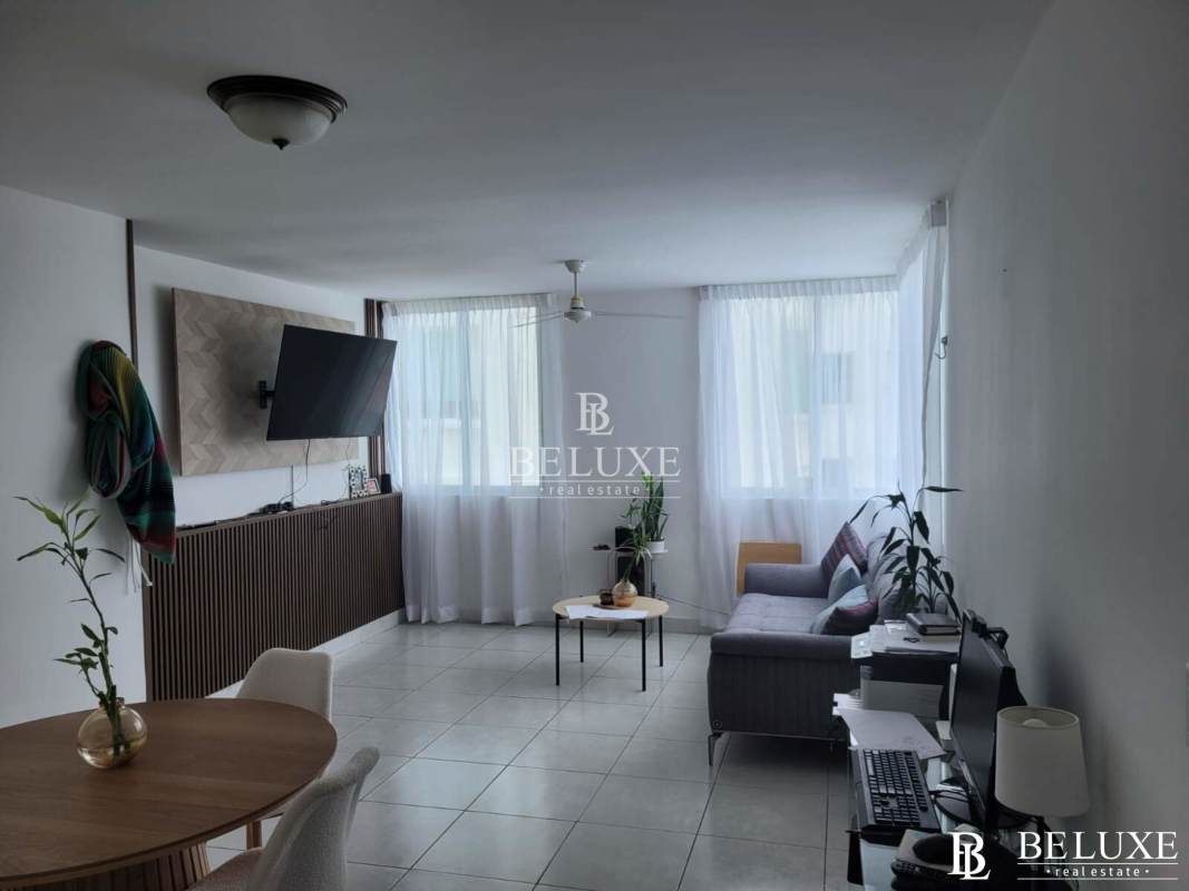 Bedroom with closet and window blinds in PH Vivendi Tower Edison Park Panama City