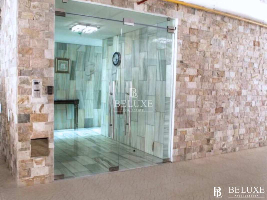 Elegant lobby entrance with glass doors and stone accents at PH Bela Vita Bella Vista Panama