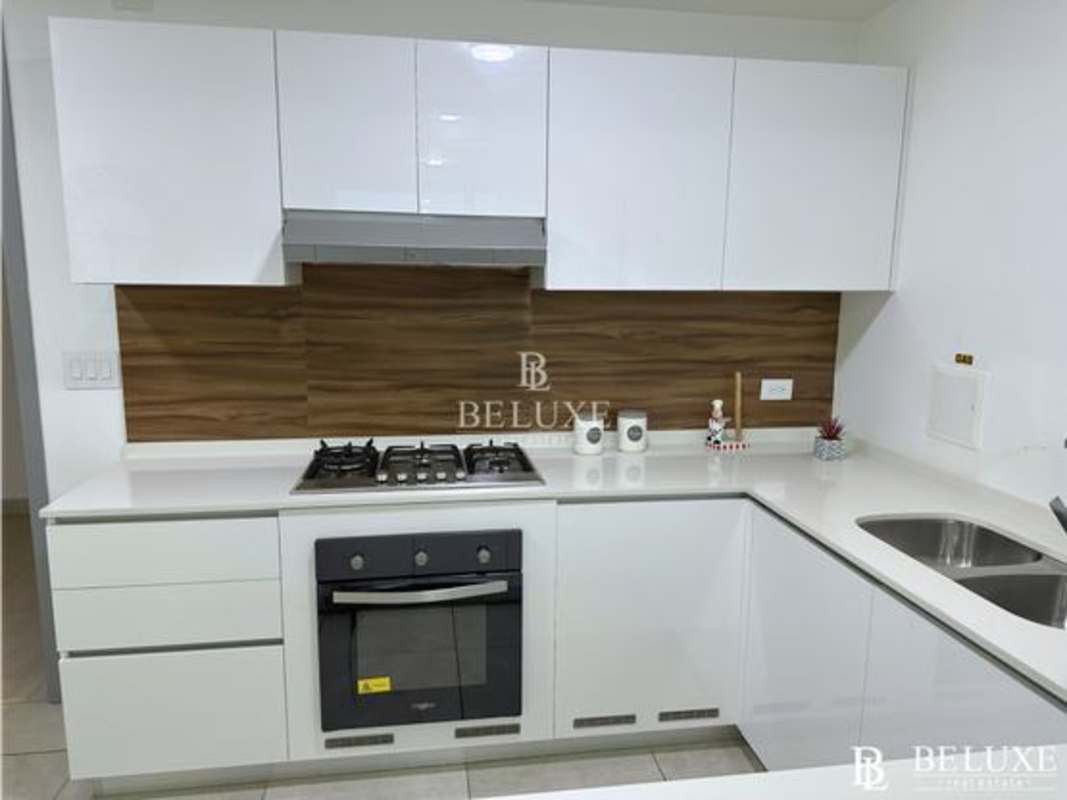 Modern bedroom with tiled floor, walk-in closet, ensuite bathroom PH Van Gogh El Cangrejo Panama