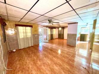 Large living room tiled floors ceiling fan Las Lomas de Mastranto La Chorrera Panama