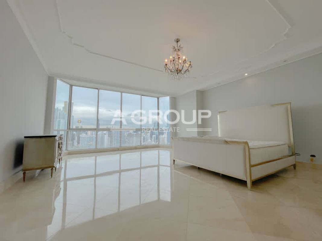 Spacious kitchen island granite countertop modern cabinets luxury apartment PH Punta Roca Panama