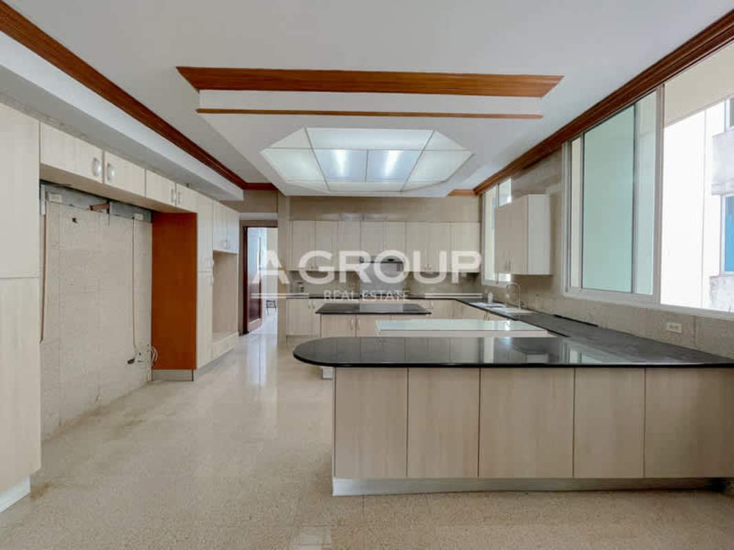 Spacious living room skyline view marble floor floor-to-ceiling windows PH Punta Roca Paitilla Panama