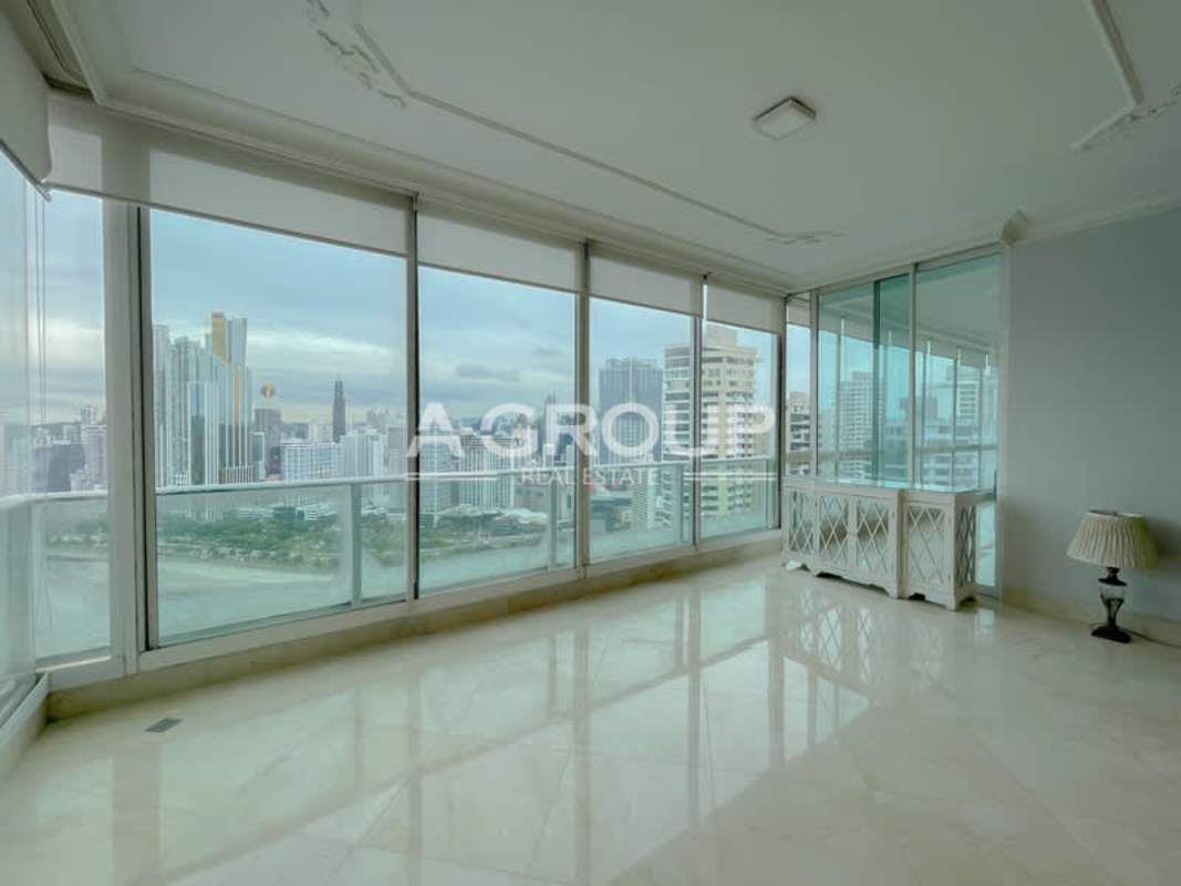 Skyline panoramic view large windows marble flooring living room PH Punta Roca Paitilla Panama