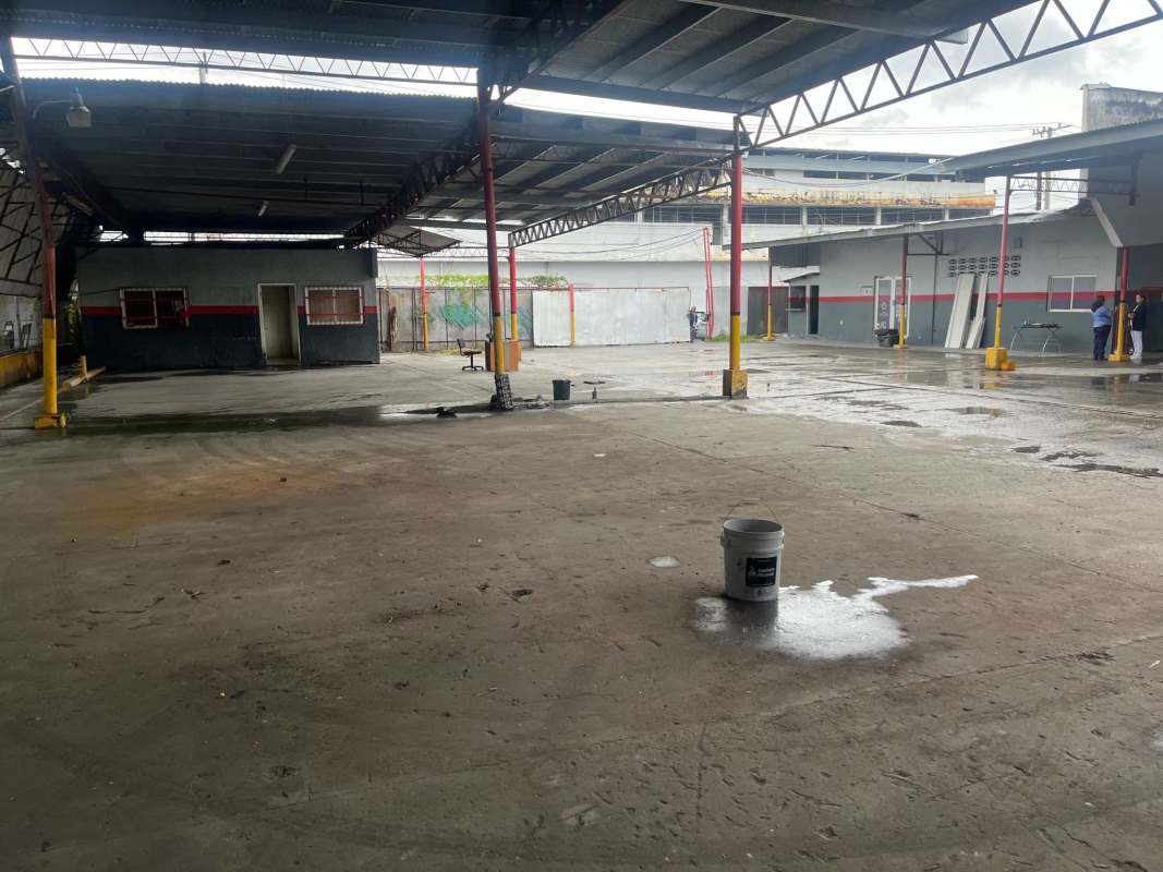 Large covered industrial warehouse space with internal office in Pedregal Panama