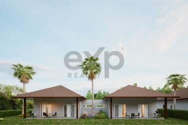 Private tropical courtyard with outdoor bathtub in Bali-style villa La Zahina Panama