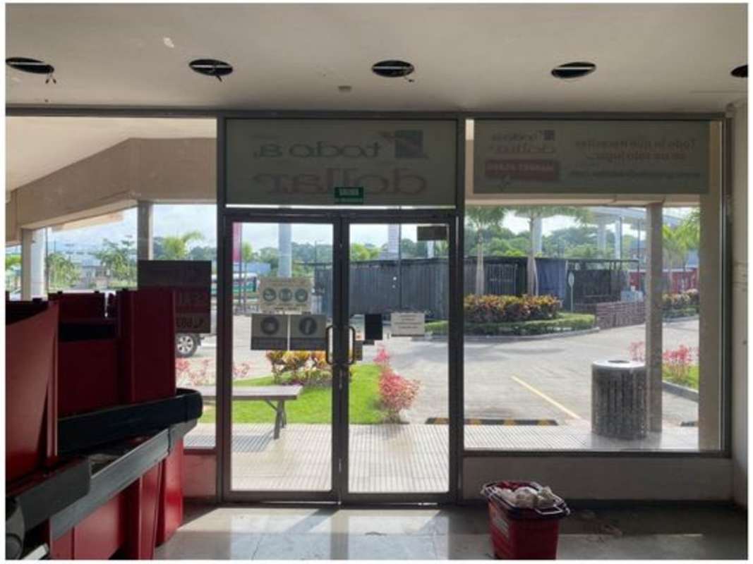 Glass entrance doors and window facade of retail space in Plaza Nuevo Tocumen Panama City
