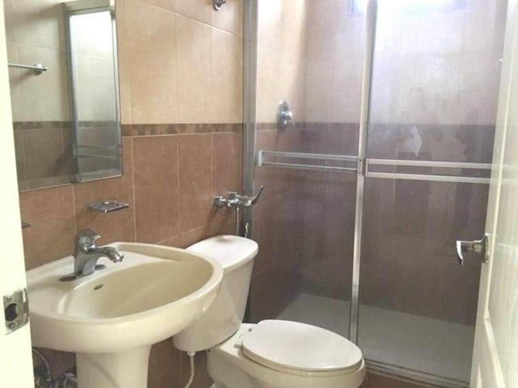 Modern bathroom with pedestal sink, glass shower enclosure in PH San Francisco Bay