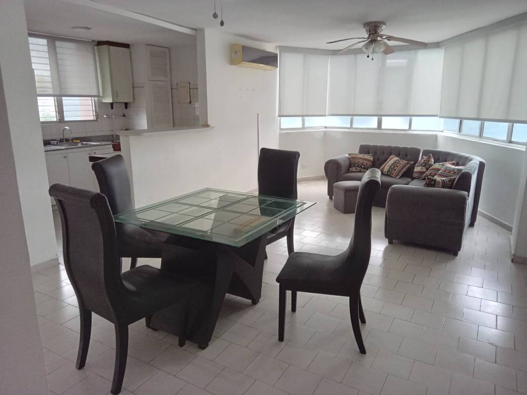 Dining table next to open kitchen with breakfast bar in PH Villa de las Fuentes Panama