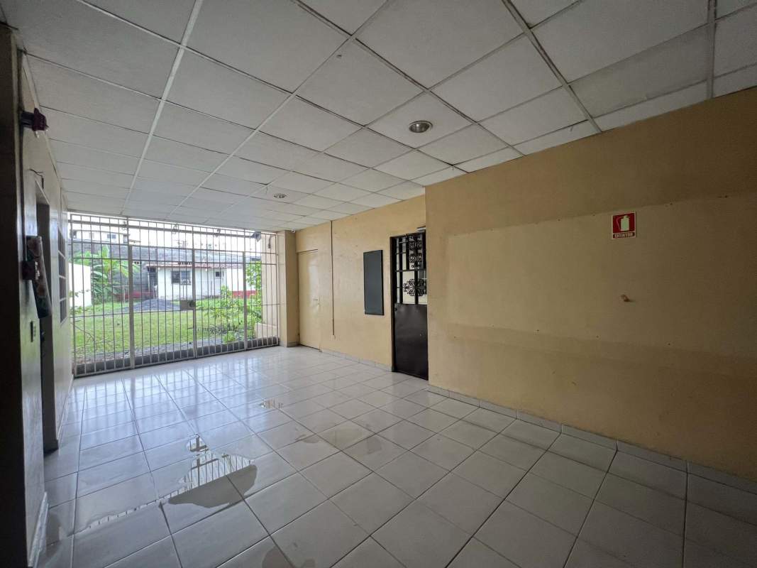 Covered parking with tiled floor, metal roofing and fenced play area Panama City