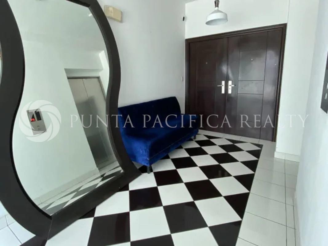 Dining room with panoramic Pacific Ocean views at PH Marina Park Panama City