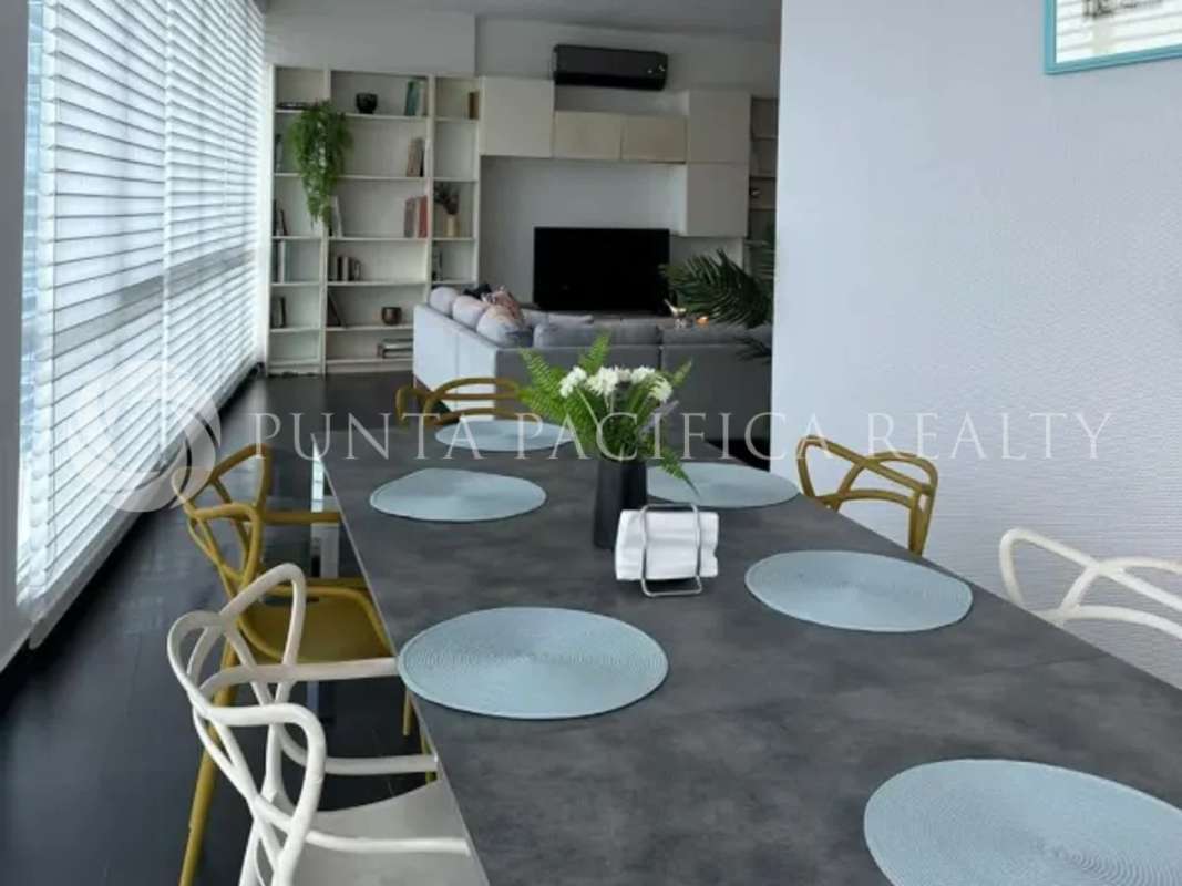 Luxury bathroom with double vanity and walk-in shower PH Marina Park Panama City