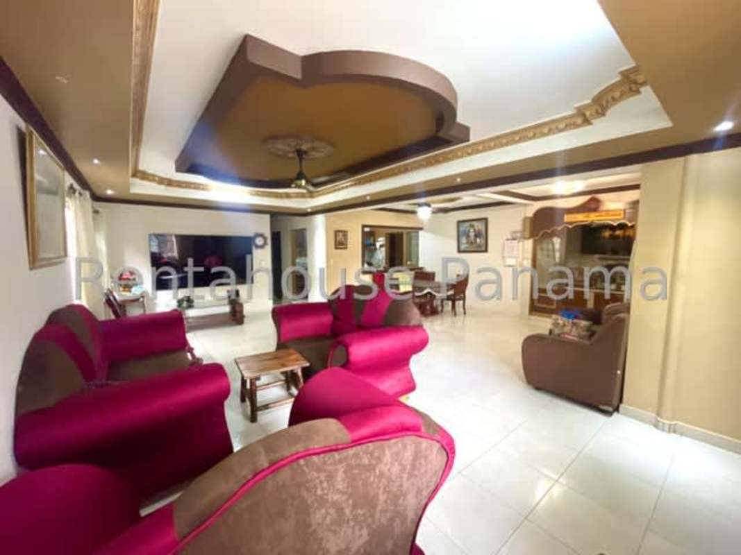 Spacious traditional living room with tile floor and ceiling design in Altos de Panamá Panama
