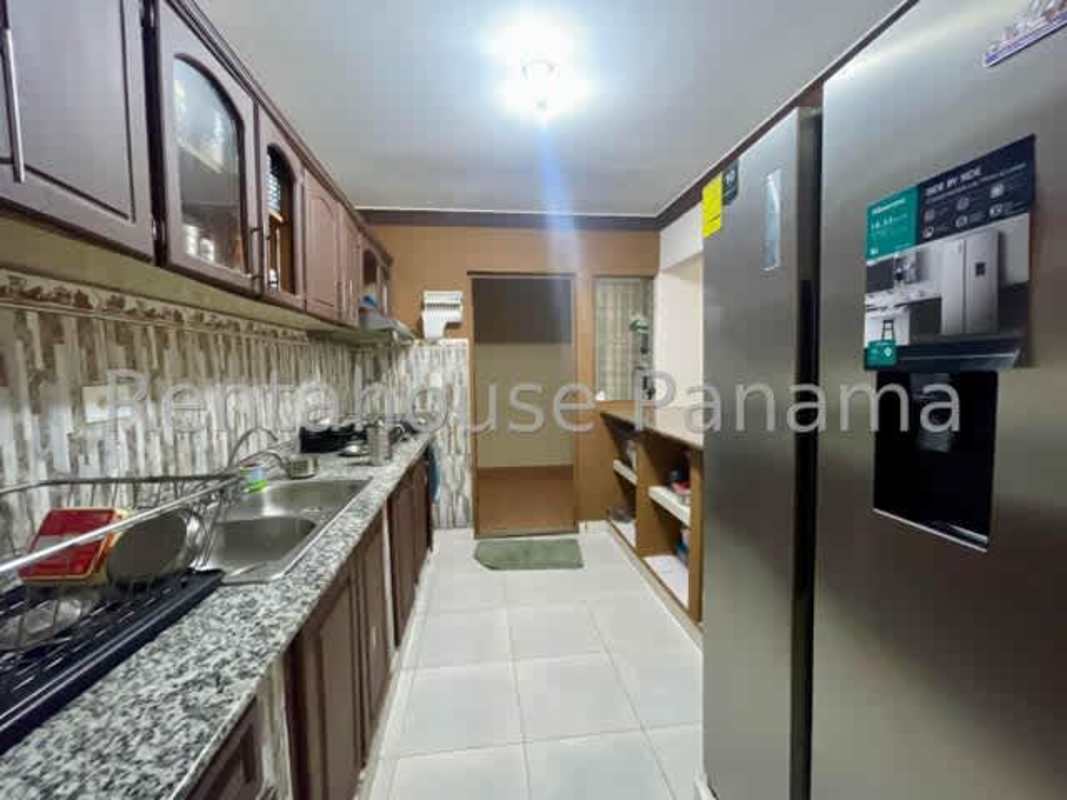 Spacious kitchen with granite countertops and wood cabinets in Altos de Panamá Panama City