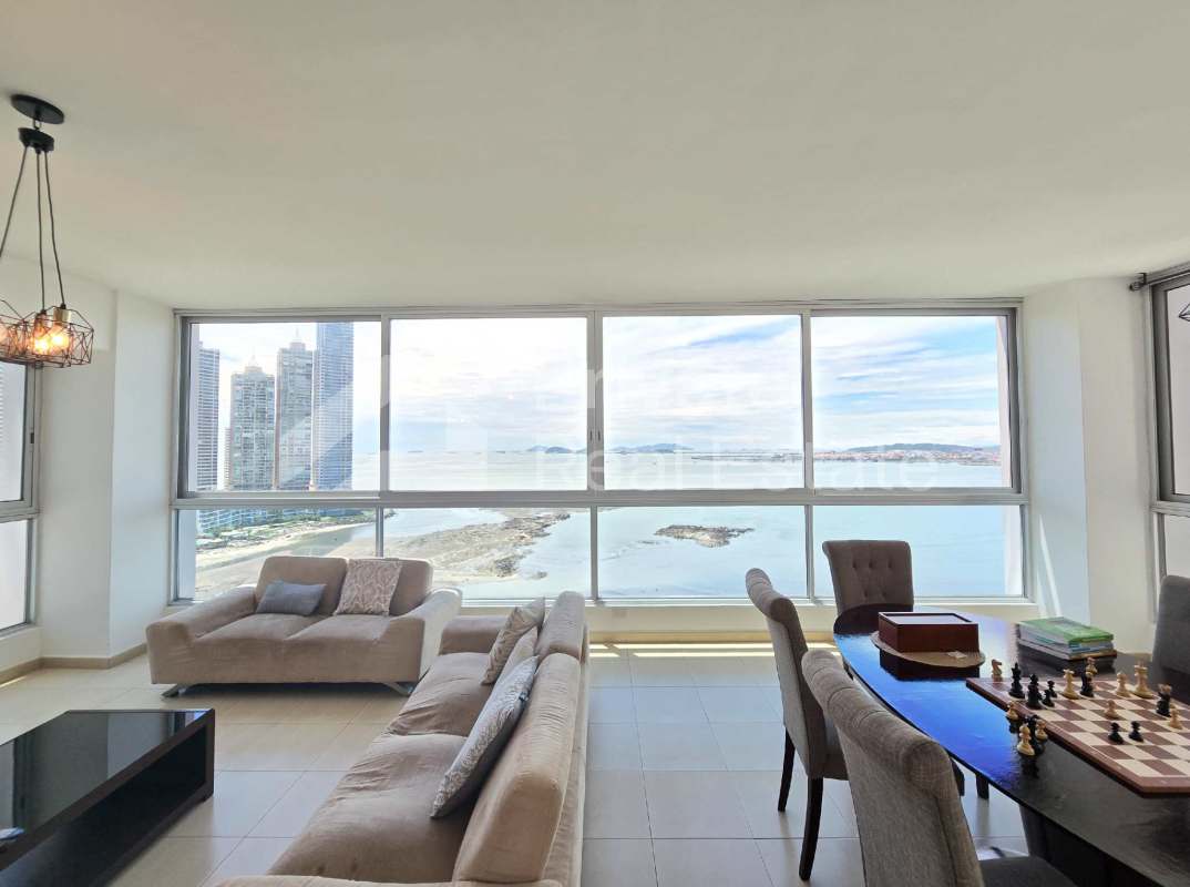 Contemporary kitchen with granite worktops and breakfast bar in PH Grandbay Tower Avenida Balboa Panama