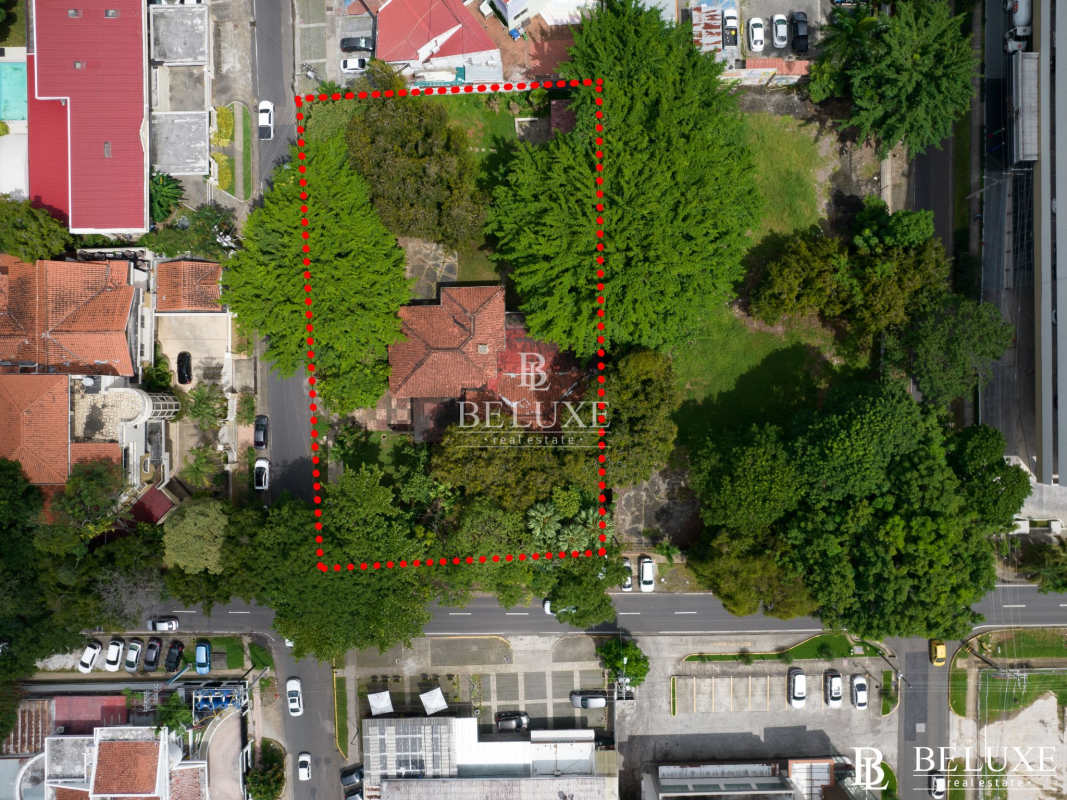 Premium 2,056 m² Mixed-Use Corner Lot Zoned 1ZM6 Obarrio