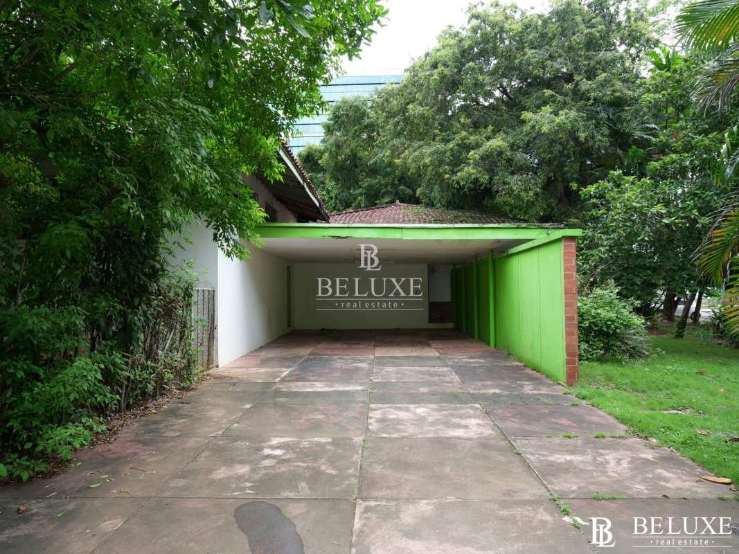 2,056 m2 land in heart of Obarrio for mixed-use commercial residential projects sale Panama