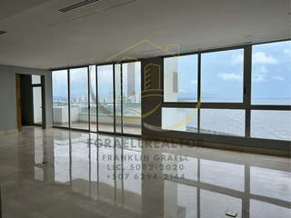 Apartment for Sale in San Francisco - 3 bedrooms